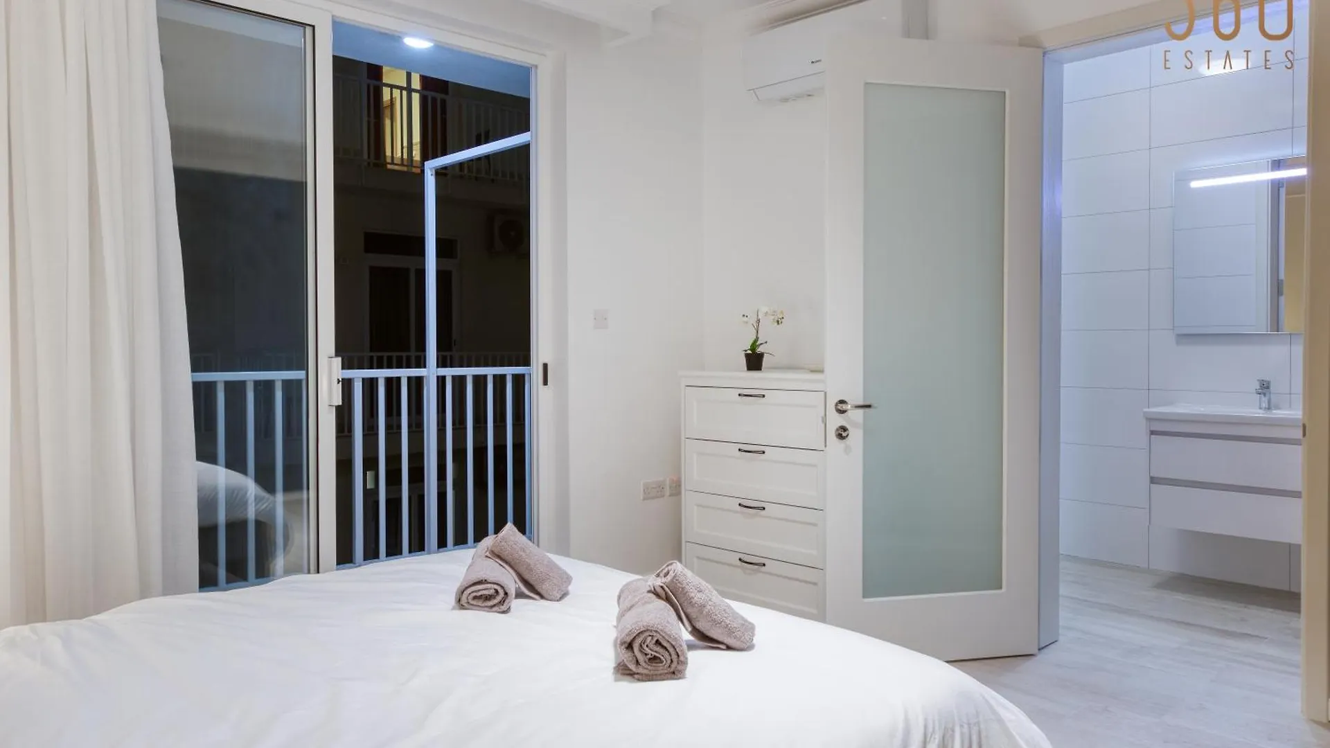 Apartment Tastefully Designed 3Br Home In Gzira With Wifi By 360 Estates